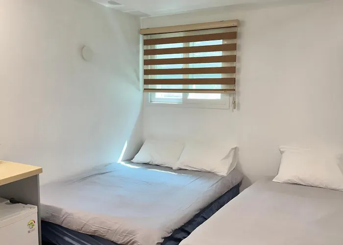 And Bed & Breakfast 3*